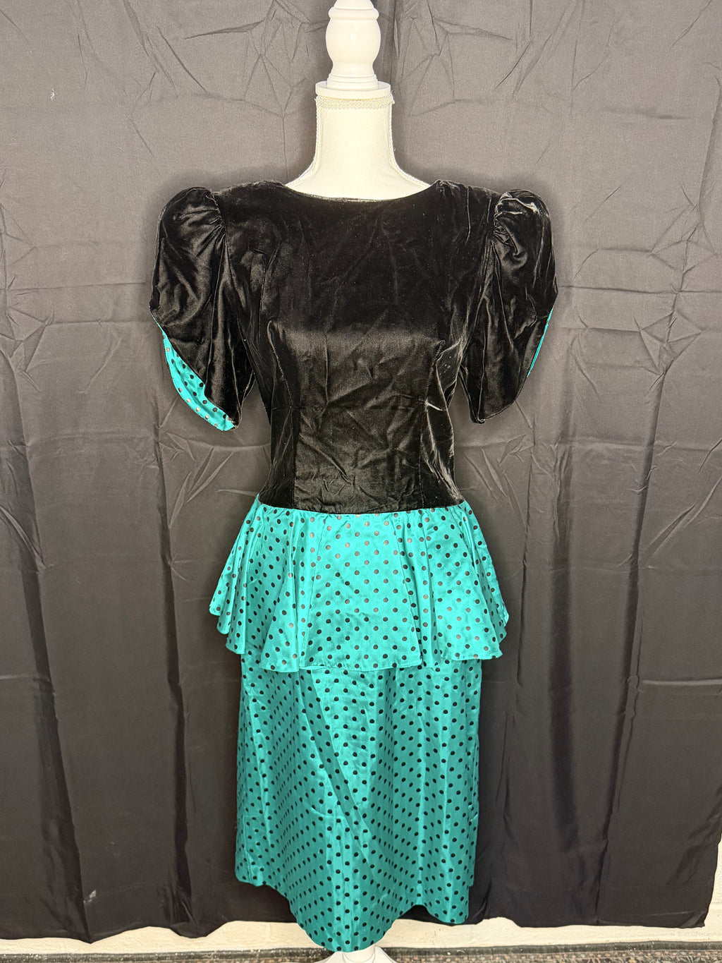 Vintage 1980s Evenings By Pantagis Party Dress Velvet Top/satin Polka Dot Bottom. Bow detail on back. No size on tag but fits like a medium. Slight ripping at seam in photo